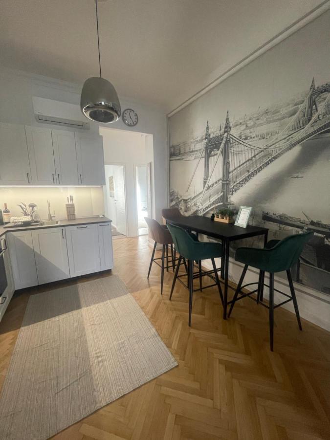 Szip 2 - New In Downtown Apartment Budapest Luaran gambar